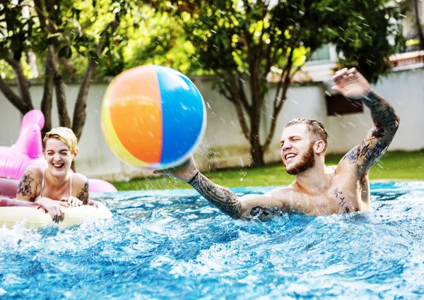 Friends playing with ball — Stock Photo, Image