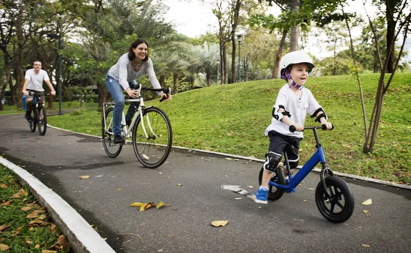 Family cycling in park — Stock Photo, Image