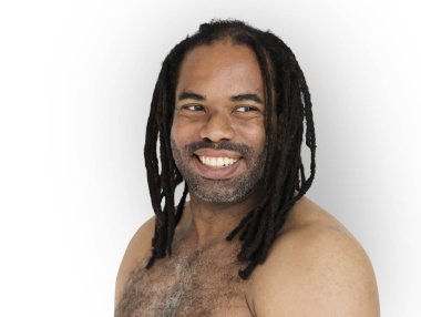 Afrikalı adamın dreadlocks ile
