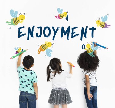 duvarda çizim çocuklar