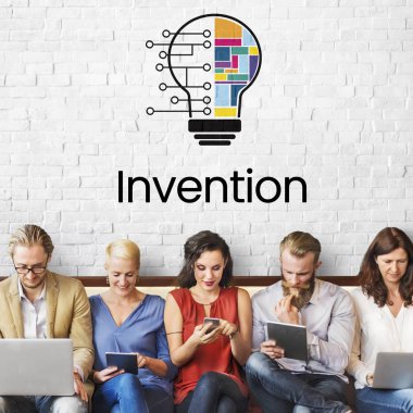 Dijital aygıtlar kullanan insanlar