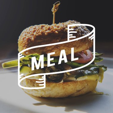 Hamburger sebze ve mantar ile