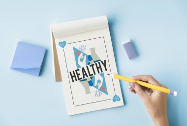 Defterde yazan kadın