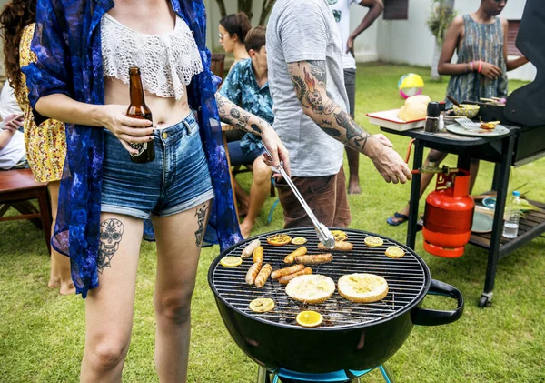 Amici cucina Barbecue — Foto Stock
