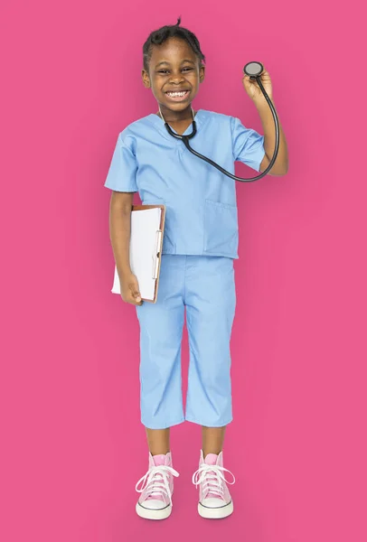 Flicka i läkare uniform — Stockfoto