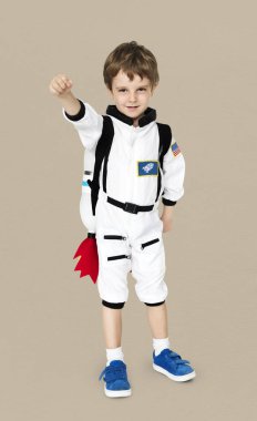 astronot kostüm jetpack ile çocuk