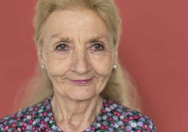 Studio kadın kıdemli