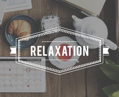 Gıda ve dijital tablet içeren tablo