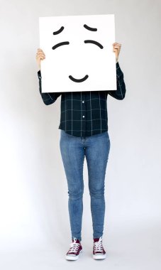 kişi holding afiş. 