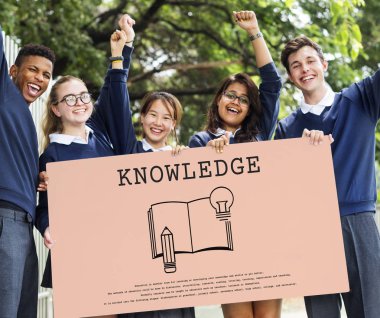 mutlu multicutural öğrenciler ile bayrak