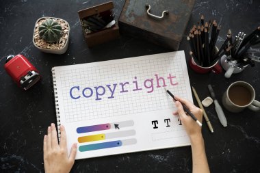 Masada çalışan tasarımcı