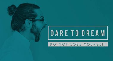 sakallı adam çığlık