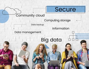 Dijital aygıtlar kullanan insanlar