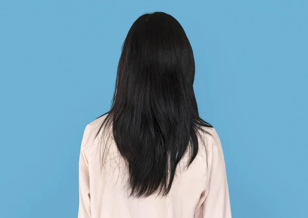 Mujer con cabello oscuro — Foto de Stock