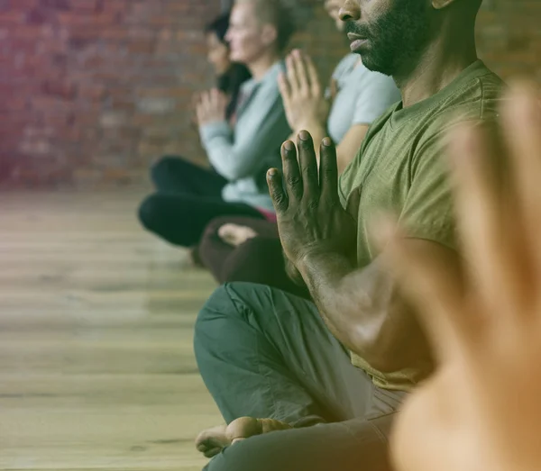 People sitting on floor and meditating — Stock Photo, Image