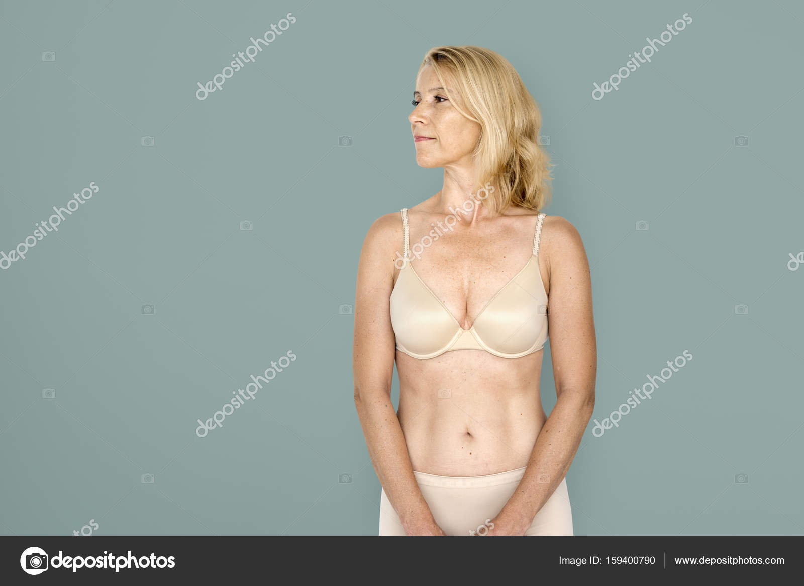 熟女　下着 熟女の下着を着けて — ストック写真 © Rawpixel #159400790