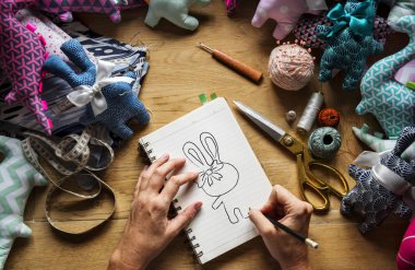 Bebek tasarım çizim eller