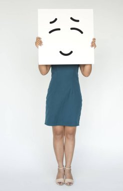 kişi holding afiş. 