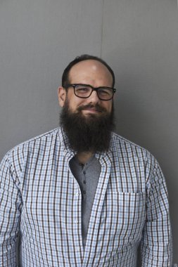 adam sakal ve gözlük