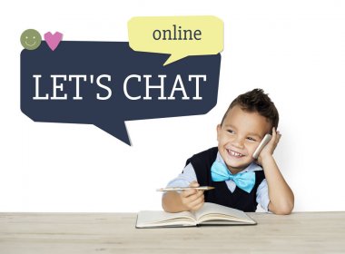 Masa başında siting öğrenci