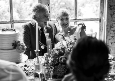 Düğün masadaki çift