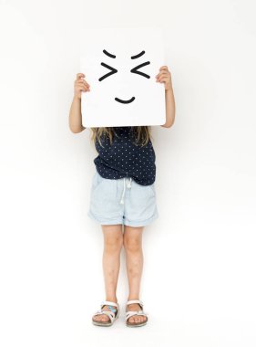 küçük çocuğu kapsayan yüz