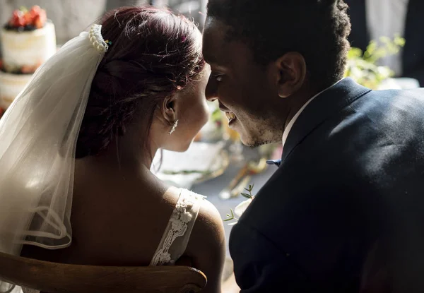 Groom and bride talking — Stock Photo, Image