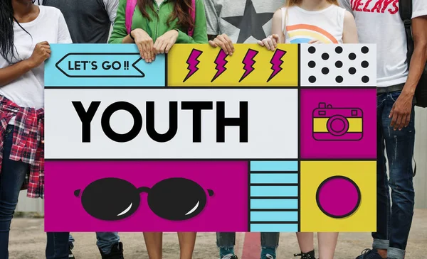 Olika tonåringar innehav plakat — Stockfoto
