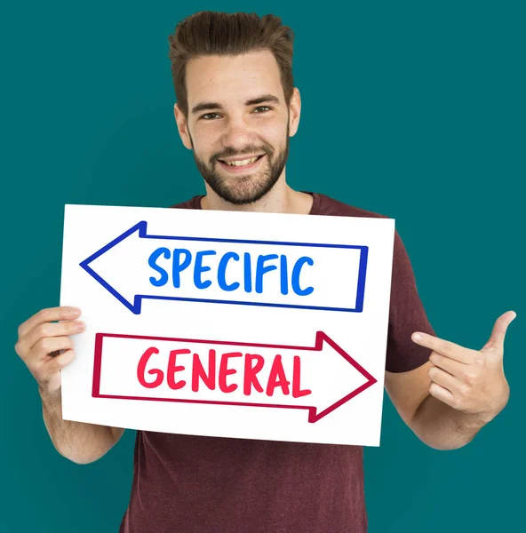 Homem com barba segura cartaz — Fotografia de Stock