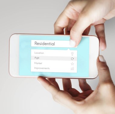 Elinde insan holding cep telefonu 