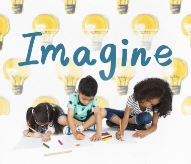 kağıtlara çizim çocuklar