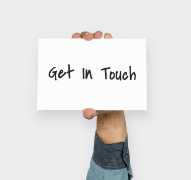 İnsanlar el holding kartı