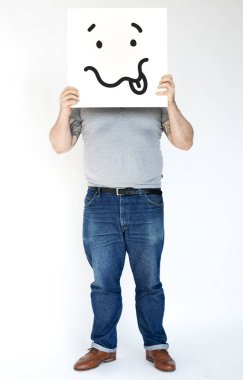 kişi holding afiş. 