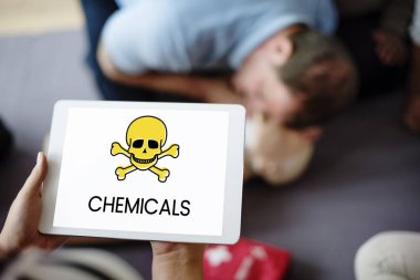 Tablet kullanan kişi