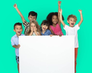  Boşaltmak kurulu gösterilen çocukları