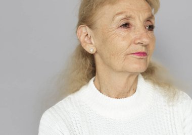 Studio kadın kıdemli