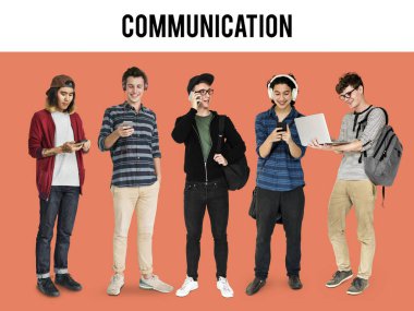 Dijital cihazlar kullanarak erkekler