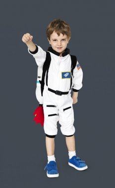 astronot kostüm jetpack ile çocuk