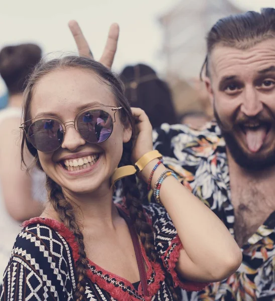 Gente disfrutando concierto de música — Foto de Stock