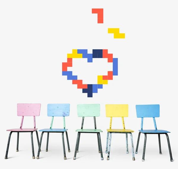 Kleurrijke stoelen in studio — Stockfoto
