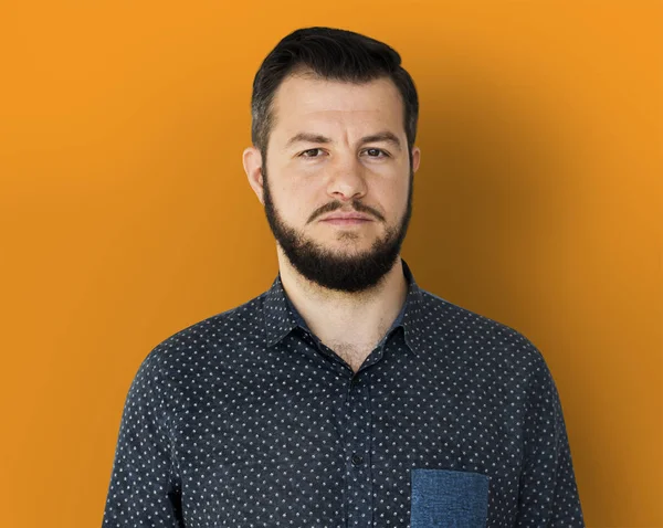 Homem caucasiano com barba — Fotografia de Stock