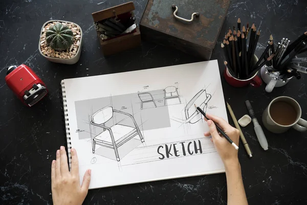 テーブルで働くデザイナー — ストック写真
