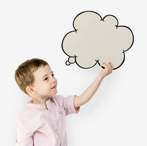 Kağıt konuşma bulut tutan çocuk — Stok fotoğraf
