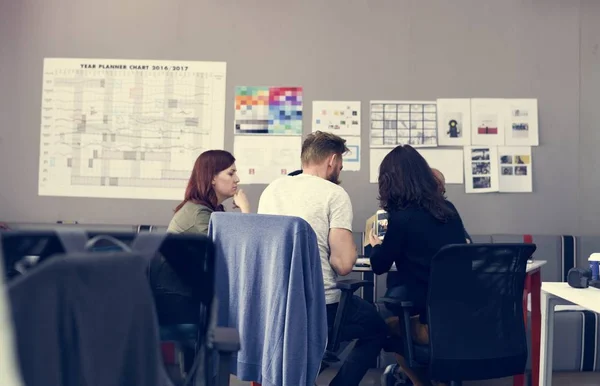 Gente de negocios hablando — Foto de Stock