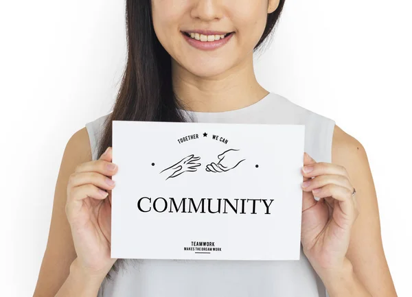 Genç Asyalı kadın holding afiş — Stok fotoğraf