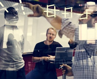 Başlangıç iş takım beyin fırtınası 