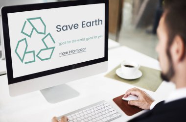 bilgisayarla çalışma iş adamı