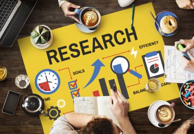 insanlar masada beyin fırtınası