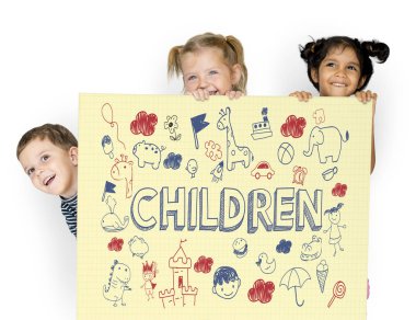 Çocuk afişini saklanıyor