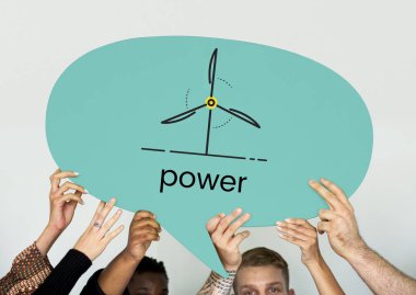 konuşma balonu tutan insanlar 